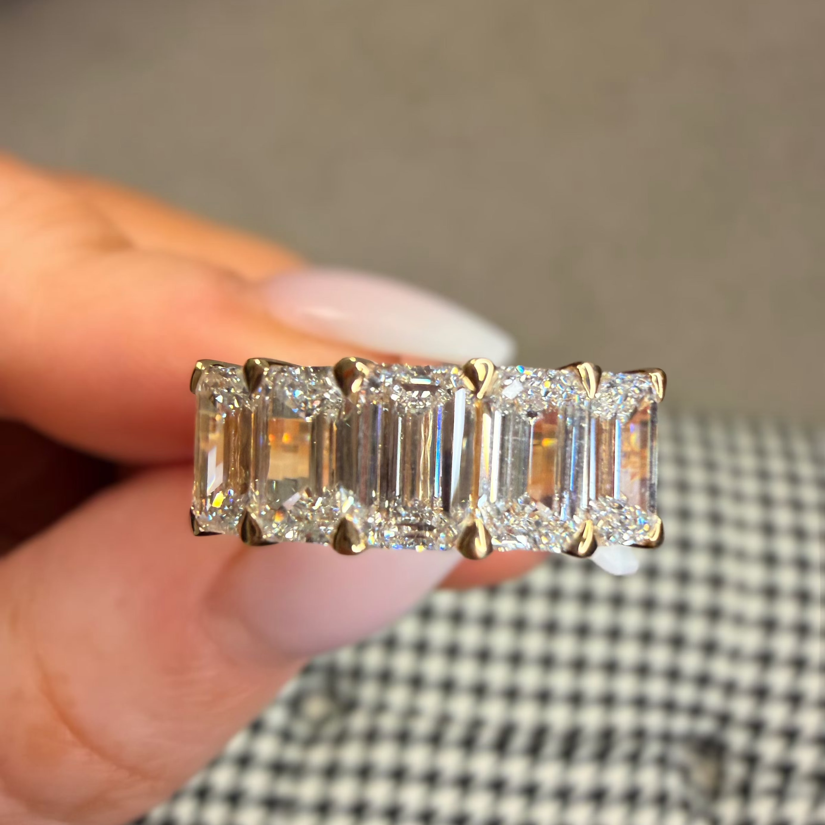 18K 4.9Ct IGi Lab Diamond Emerald Eternity Ring