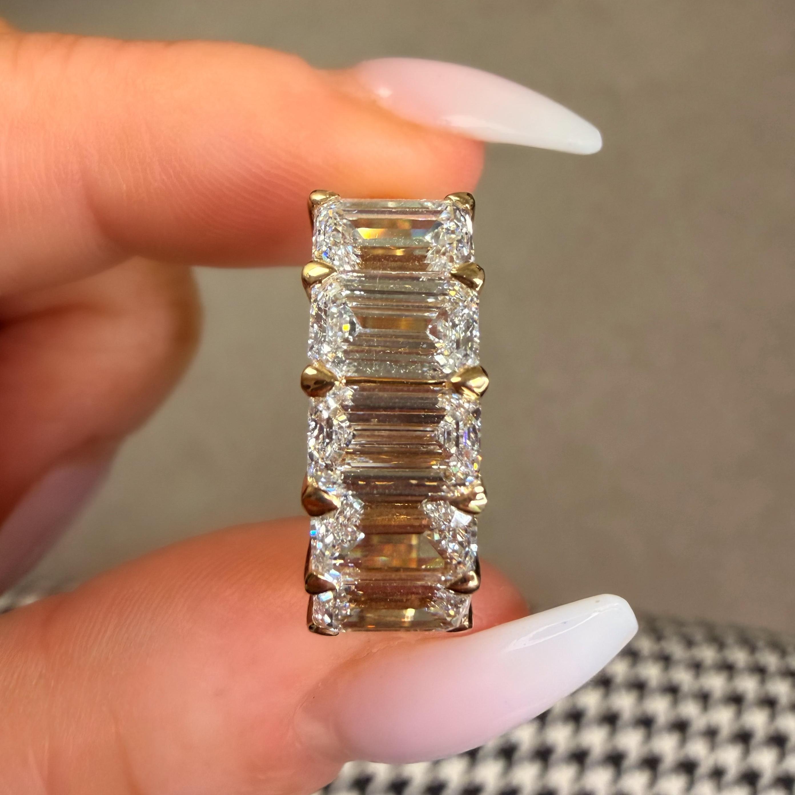 18K 4.9Ct IGi Lab Diamond Emerald Eternity Ring