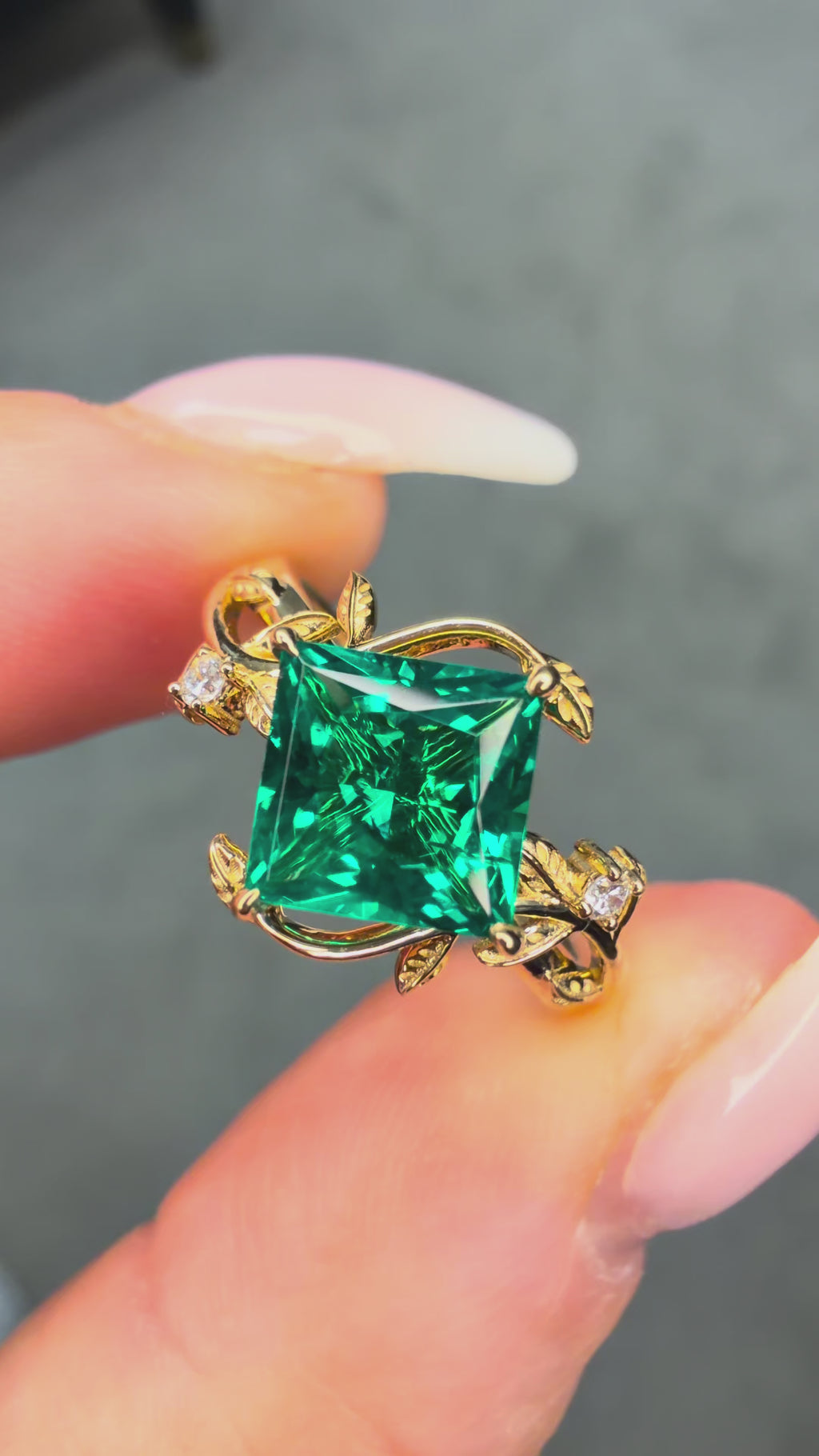 Princess Botanical 18K Gold Lab Grown Green Emerald Ring Set
