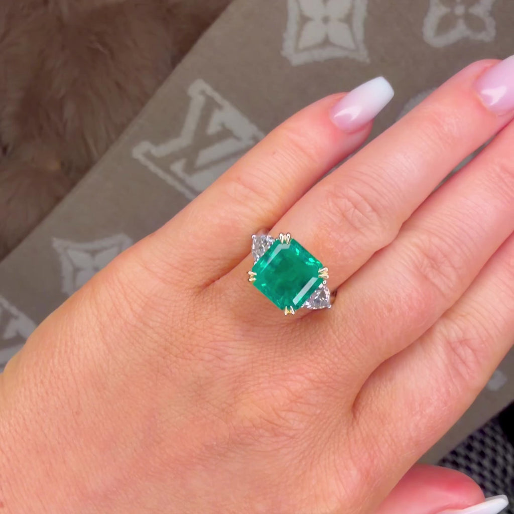 18k 6.7Ct Lab Green Emerald Asscher Trilogy Ring