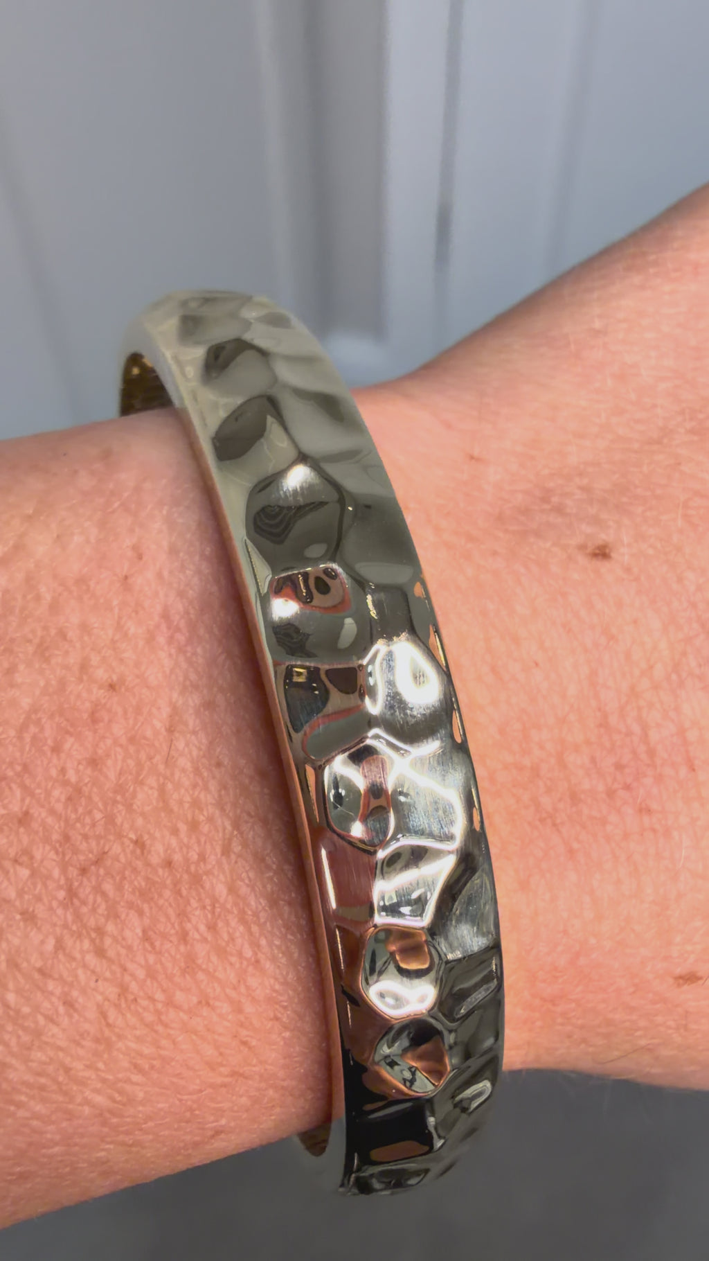 Jarah 14K Solid Gold Hinged Honeycomb Bangle