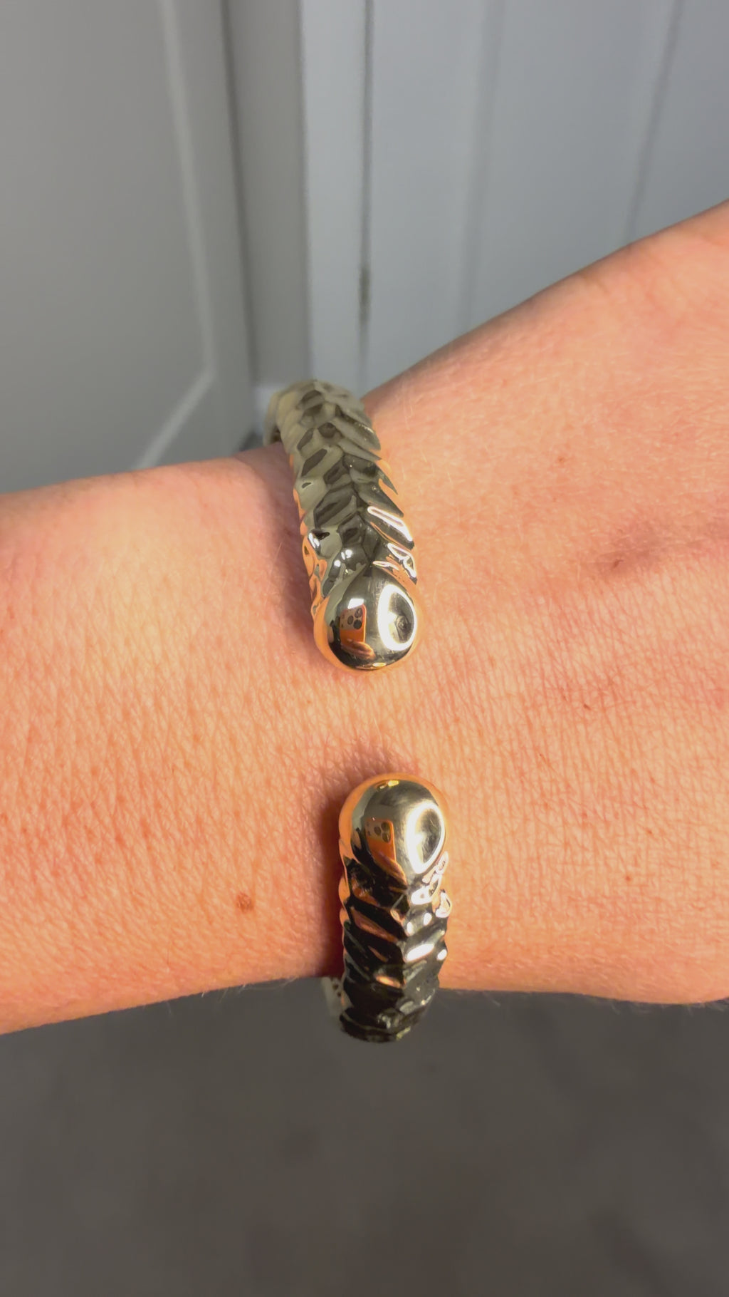 Jarah 14K Yellow Gold Honeycomb Design Hinged Torque
