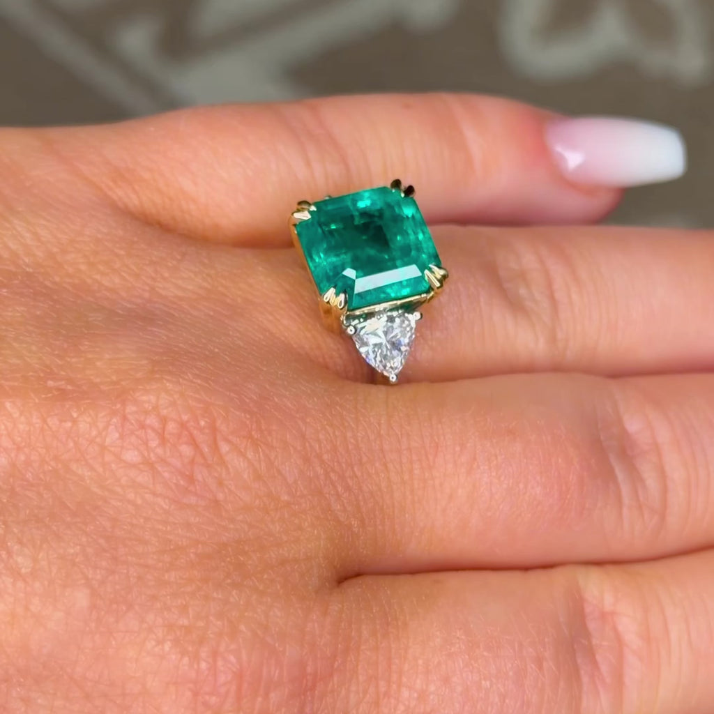 18k 6.7Ct Lab Green Emerald Asscher Trilogy Ring